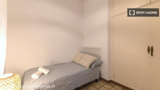 Alquiler de habitaciones en piso de 4 dormitorios en Barrio Gótico - BARCELONA