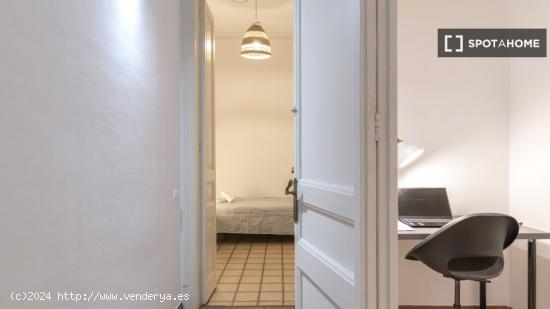 Alquiler de habitaciones en piso de 4 dormitorios en Barrio Gótico - BARCELONA