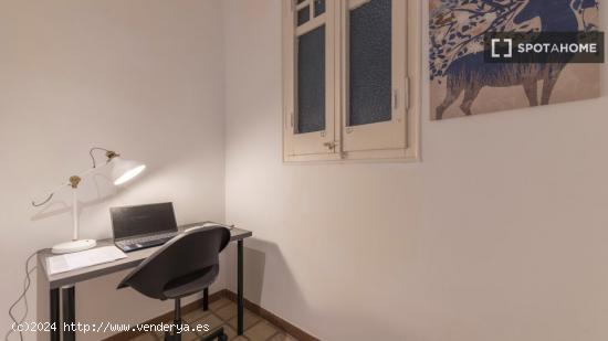 Alquiler de habitaciones en piso de 4 dormitorios en Barrio Gótico - BARCELONA