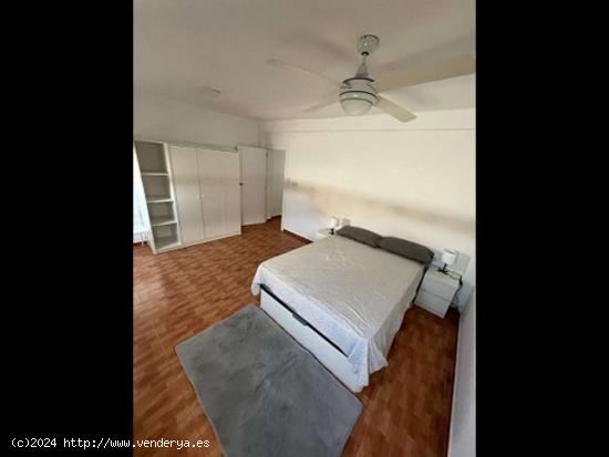 Se alquila habitación en piso de 3 dormitorios en valencia. - VALENCIA