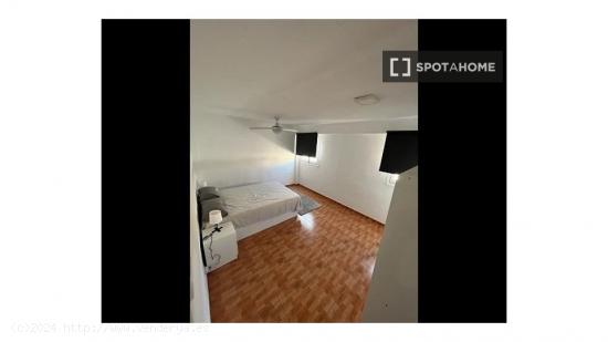 Se alquila habitación en piso de 3 dormitorios en valencia. - VALENCIA