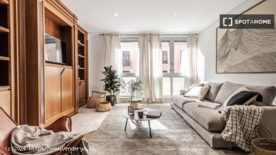 Apartamento de 2 habitaciones en alquiler en Almagro - MADRID