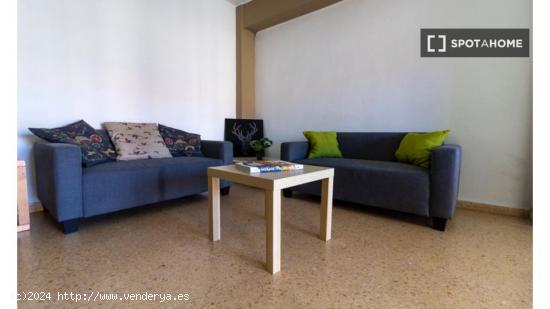 Piso en alquiler de 4 habitaciones en Ciutat Jardi - VALENCIA