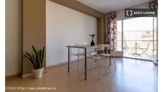 Piso en alquiler de 4 habitaciones en Ciutat Jardi - VALENCIA