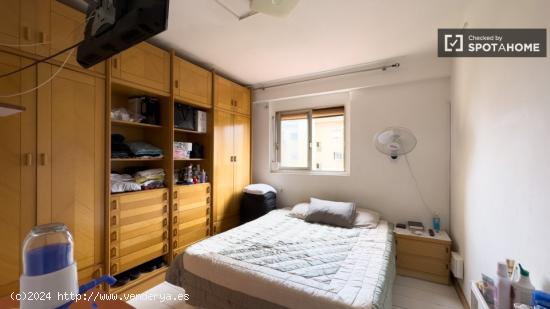 Habitaciones en alquiler en apartamento de 4 dormitorios en sant martí. - BARCELONA