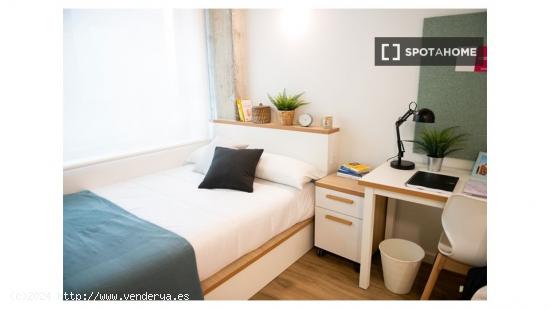 Habitación en piso compartido en barcelona. - BARCELONA