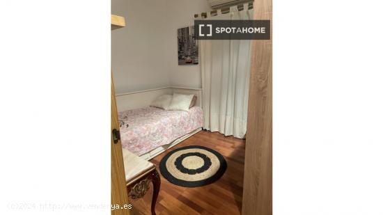 Habitación en piso compartido en L'Hospitalet de Llobregat. - BARCELONA