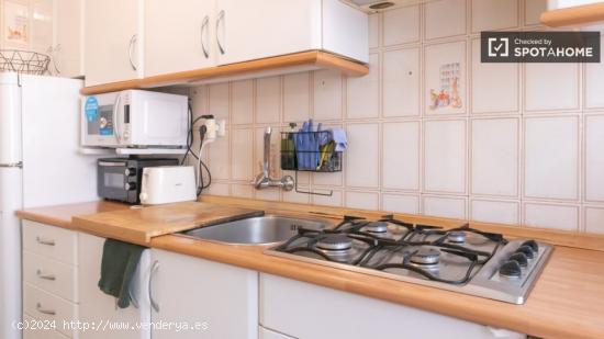 Habitaciones para alquilar en apartamento de 3 dormitorios en Carabanchel - MADRID