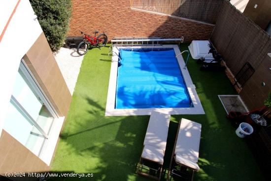 Villa de 3 dormitorios, 2 baños, piscina privada y parking en parcela en Ciudad Quesada (Lo Marabu)