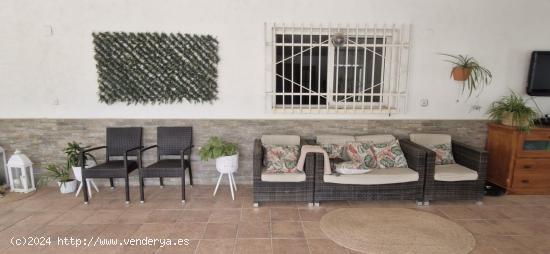 CHALET PARA ENTRAR A VIVIR EN VALVERDE - ALICANTE