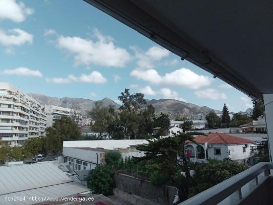 Espectacular piso en alquiler con vistas al mar, terraza y piscina comunitaria en Marbella - MALAGA