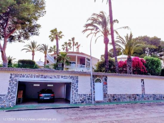 VILLA EN CAMPOAMOR - ALICANTE