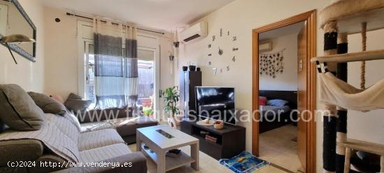 ¡FINQUES BAIXADOR PRESENTA EN EXCLUSIVA ESTE BONITO ÁTICO CON TERRAZA! - BARCELONA