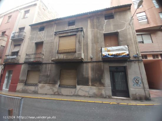  CASA-SOLAR PARA CONSTRUIR EN EL CENTRO DE VILLENA - ALICANTE 