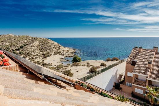 AMPLIO CHALET EN CALA CANTALAR - ALICANTE