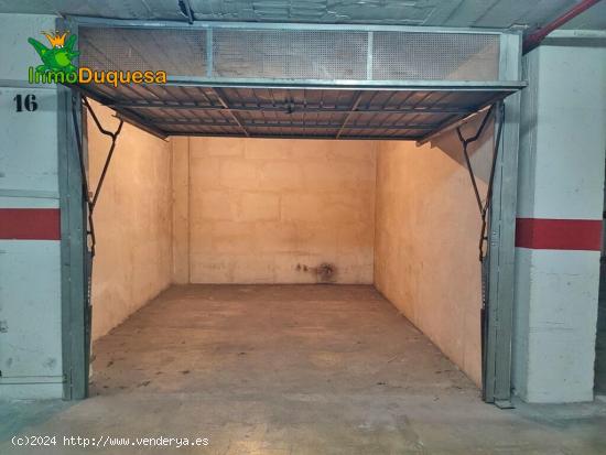  Se vende cochera cerrada y trastero junto a Plaza de Gracia - GRANADA 