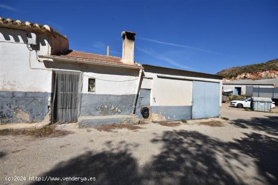 Terreno rustico enorme en zona de gran belleza, con edificio - MURCIA