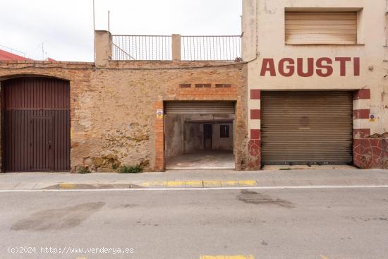 AMB MOLTA HISTÒRIA I A DOS CARRERS - BARCELONA