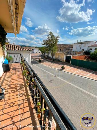 CASA EN EL CENTRO DE ARCAS - CUENCA