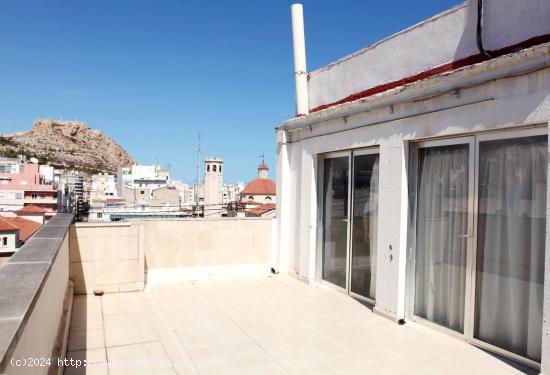 Ático con Gran Terraza en el Corazón de Alicante - ALICANTE