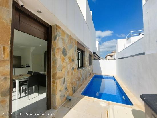 VILLA MODERNA CON PISCINA PRIVADA, PARKING Y TRASTERO - ALICANTE