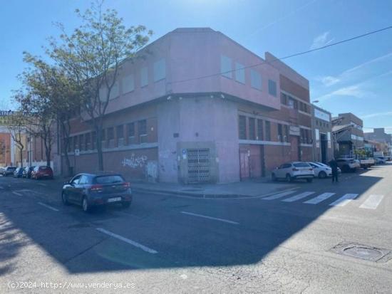  Nave en venta en la zona del polígono de Can Ribó - BARCELONA 