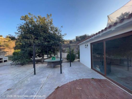 Finca Rústica con Casa y Piscina en La Nucía - ALICANTE