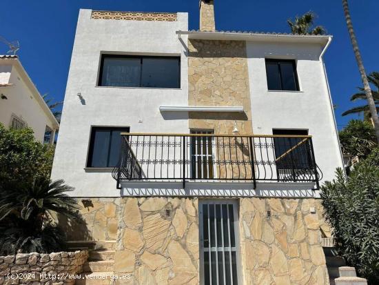 Chalet Independiente con Piscina Privada en La Nucía – 525,000 € - ALICANTE