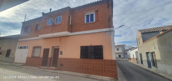 CASA DE PUEBLO EN MORA