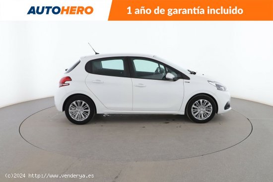 Peugeot 208 1.2 PureTech Signature - 