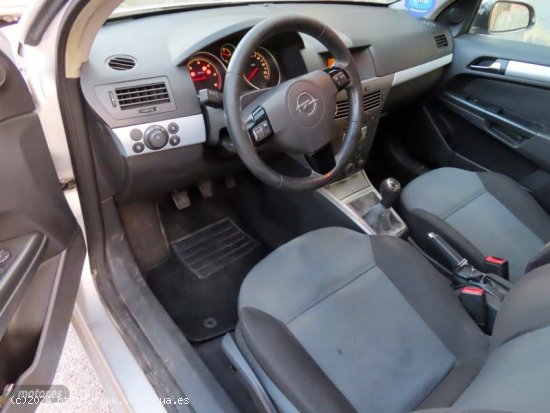 Opel Astra 1.7 ECO CDTI  ELEGANCE-KLIMATIZADOR de 2005 con 260.000 Km por 1.900 EUR. en Granada