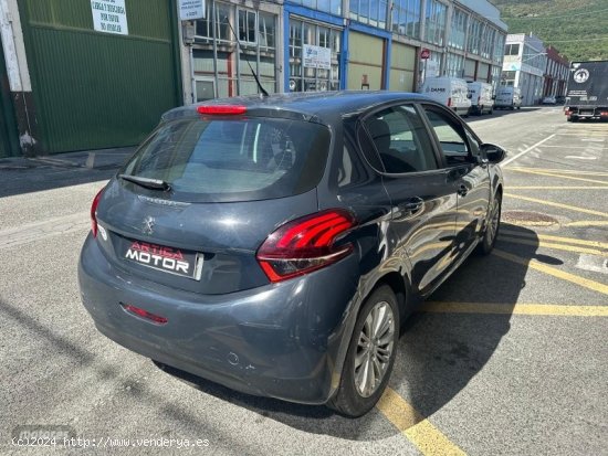 Peugeot 208 1.0 68cv de 2015 con 87.000 Km por 7.750 EUR. en Navarra