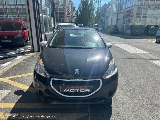 Peugeot 208 1.0 68cv de 2015 con 87.000 Km por 7.750 EUR. en Navarra