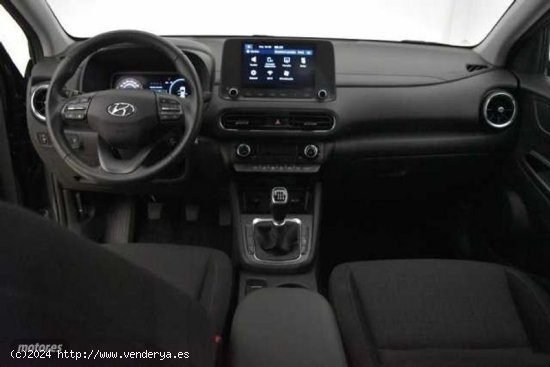 Hyundai Kona 1.0 TGDI Maxx 4x2 de 2023 con 15.880 Km por 20.900 EUR. en Valencia