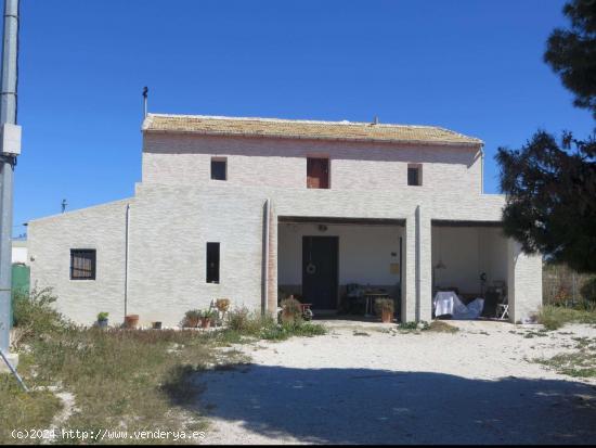  ¡ Oportunidad ! Encantadora Parcela con Casa de Campo en Venta - ALICANTE 