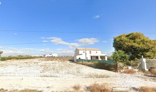 ¡ Oportunidad ! Encantadora Parcela con Casa de Campo en Venta - ALICANTE