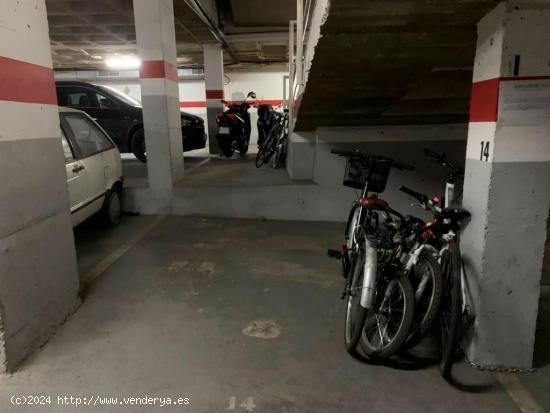 Vila Olímpica, plazas de parking y moto - BARCELONA