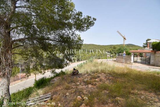 TERRENO ESQUINERO CON VISTAS AL PARC NATURAL DEL GARRAF - BARCELONA