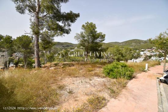 TERRENO ESQUINERO CON VISTAS AL PARC NATURAL DEL GARRAF - BARCELONA