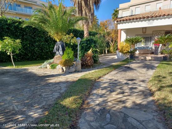  Casa única a la venta en la zona Pla de Sant Pere Les Salines Cubelles 1.170 m2 de parcela y POSIBI 