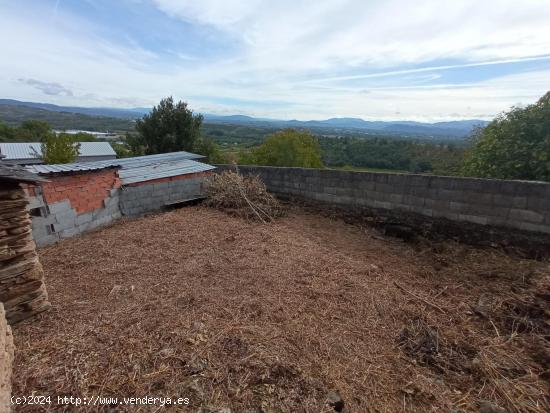 SE VENDE FINCA URBANA CON EDIFICACIONES DE PIEDRA EN OTERO - LEON