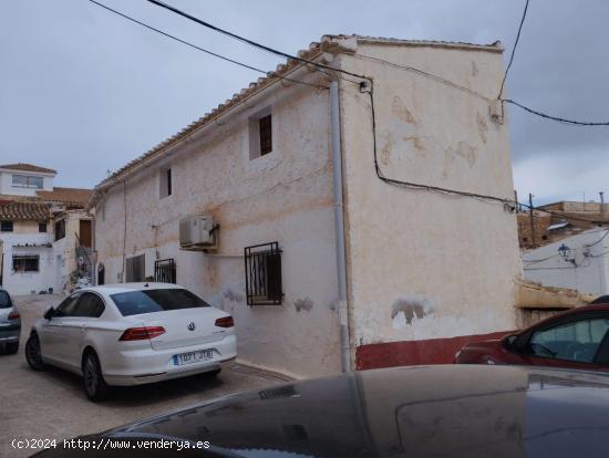 EN HIJATE ( ALCONTAR EN ALMERÍA ) VENTA DE CASA DE CAMPO CON 6 DORMITORIOS. - ALMERIA