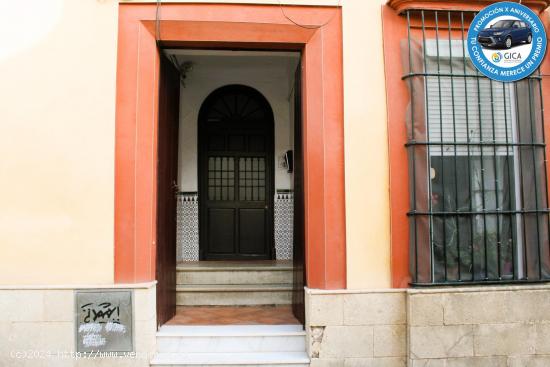 CASA DE VECINOS CON 8 APARTAMENTOS - CADIZ