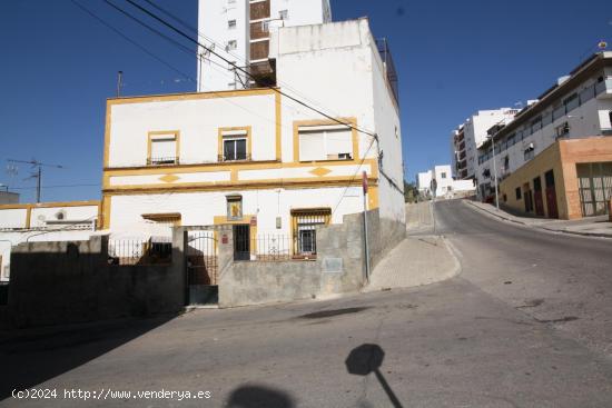  MAGNÍFICA CASA DE TRES PLANTAS EN VISTA ALEGRE - CADIZ 