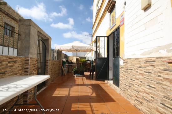 MAGNÍFICA CASA DE TRES PLANTAS EN VISTA ALEGRE - CADIZ