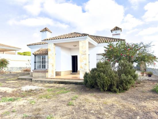  Chalet con 2.000 m2 de parcela en la Soledad - CADIZ 