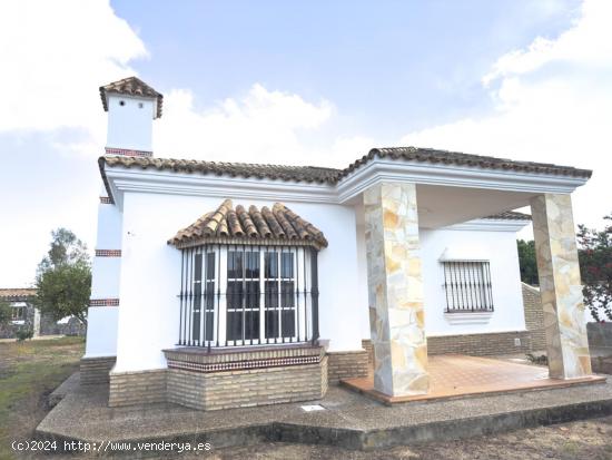 Chalet con 2.000 m2 de parcela en la Soledad - CADIZ