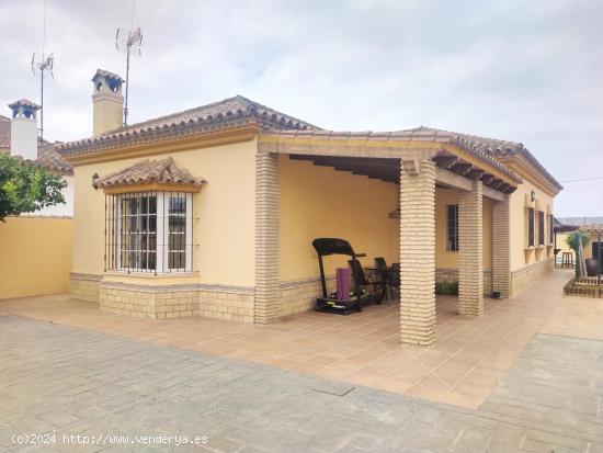 Chalet de 3 dormitorios y piscina en Carboneros - CADIZ