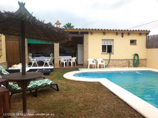 Chalet de 3 dormitorios y piscina en Carboneros - CADIZ