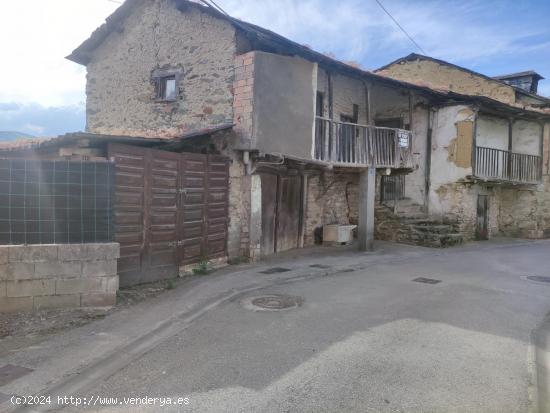 CASA DE PIEDRA CON TERRENO PARA REFORMAR EN TORAL DE LOS VADOS - LEON